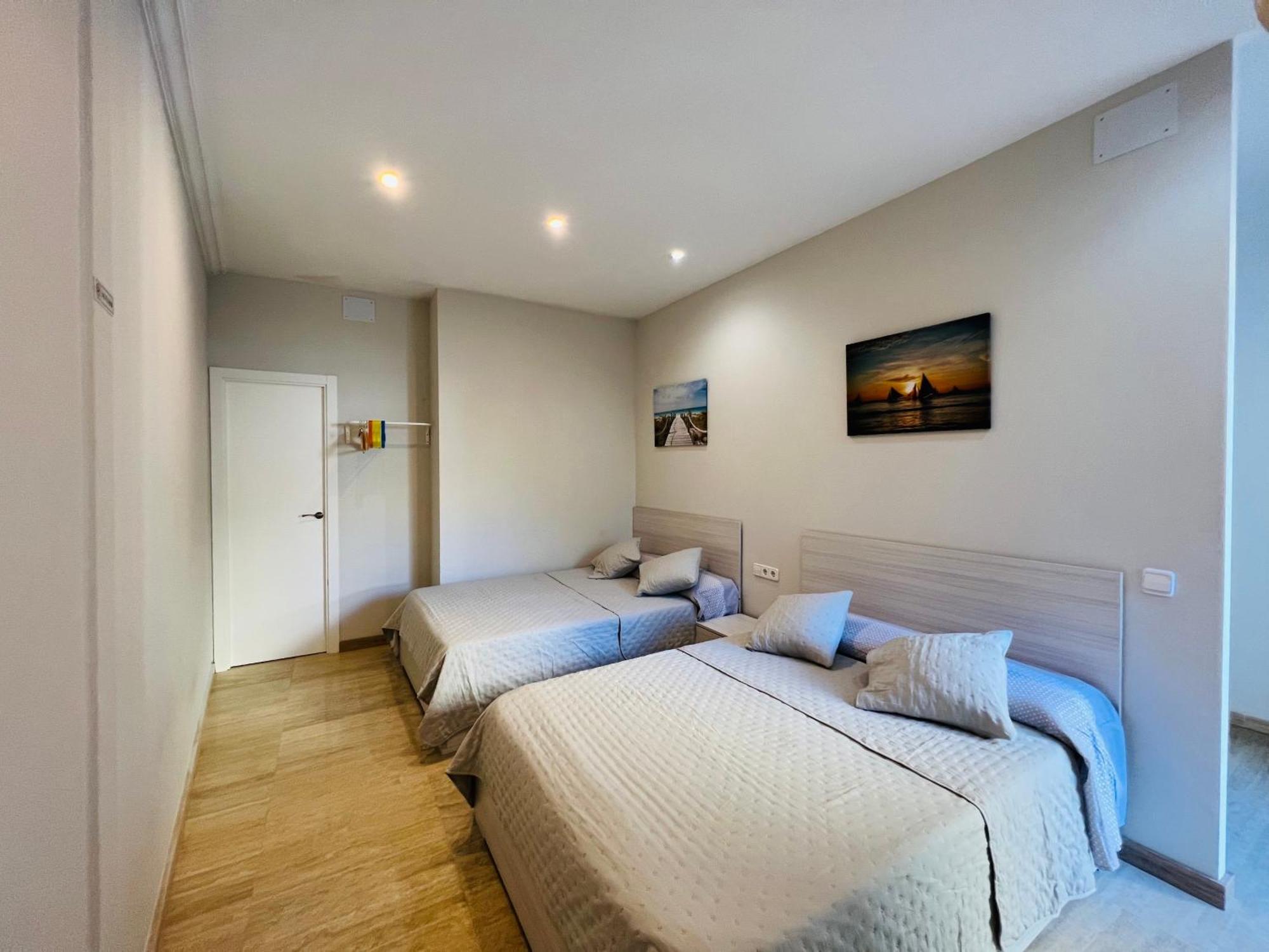 Apartamentos Playa Бадалона Экстерьер фото