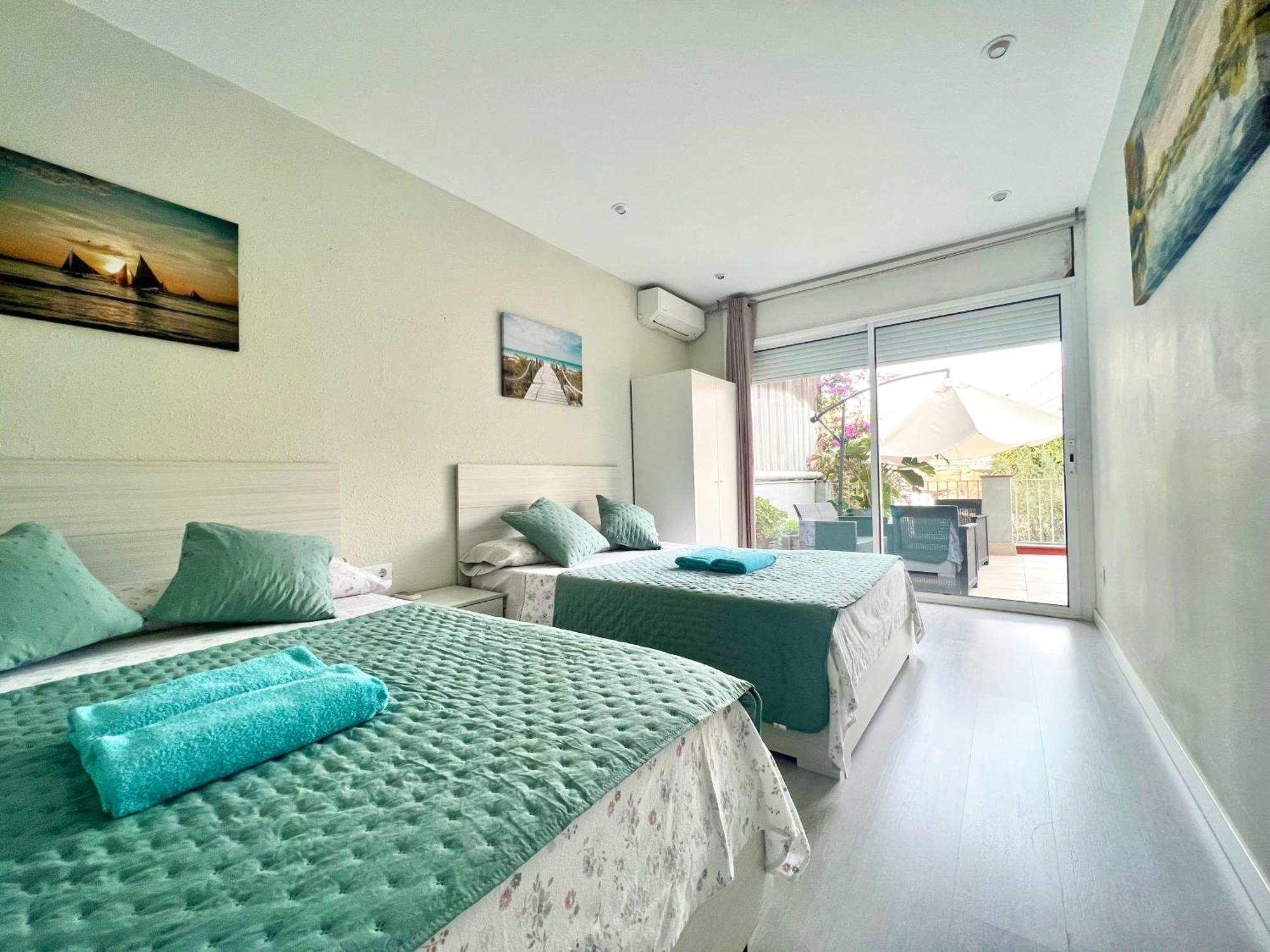 Apartamentos Playa Бадалона Экстерьер фото